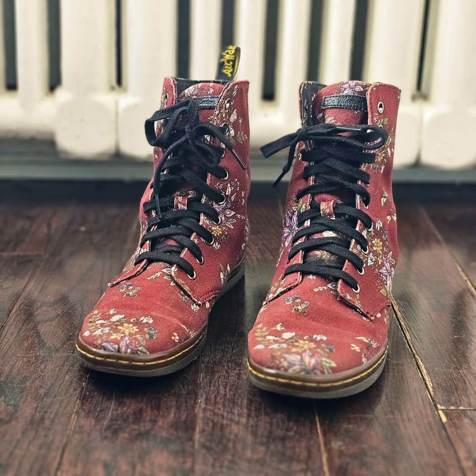 Size 9 Doc Martens Floral Canvas Stratford Boots - photo 3