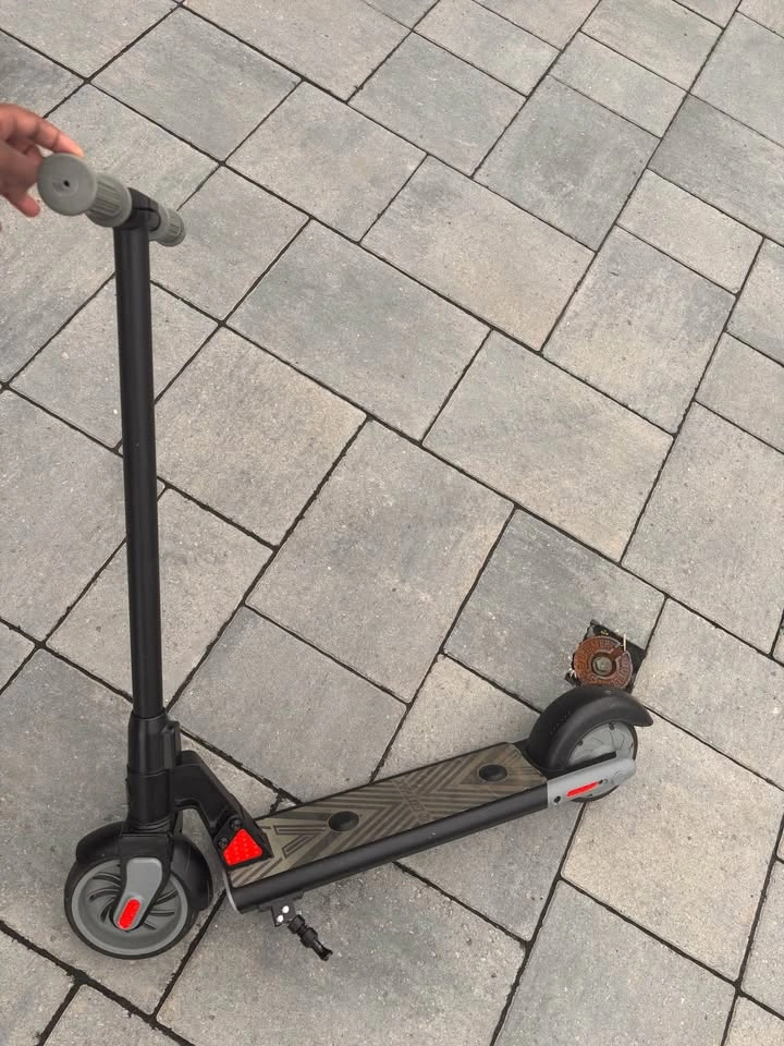 Gotrax Electric Scooter - photo 3