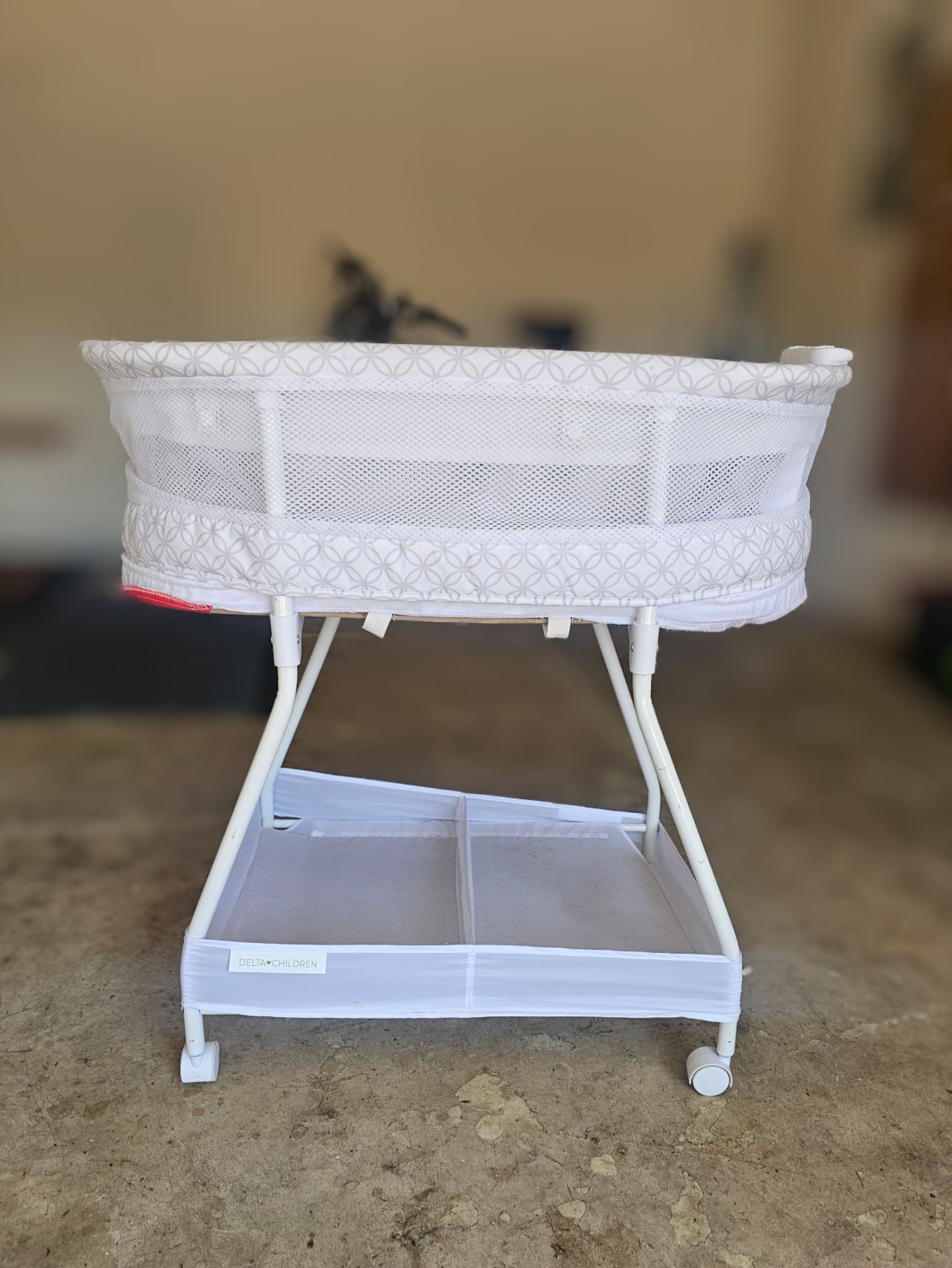 Delta Children Bassinet - photo 4