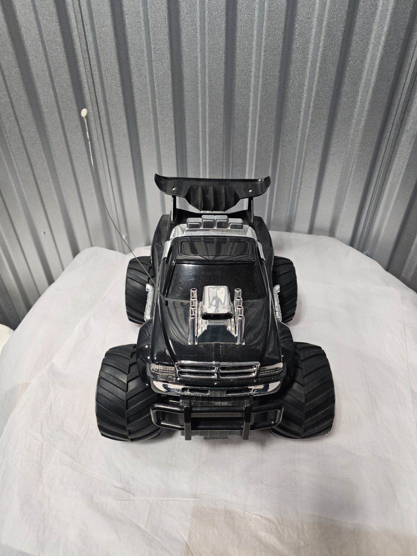 RadioShack Hot Machine Radio-Controlled RC Truck - photo 5