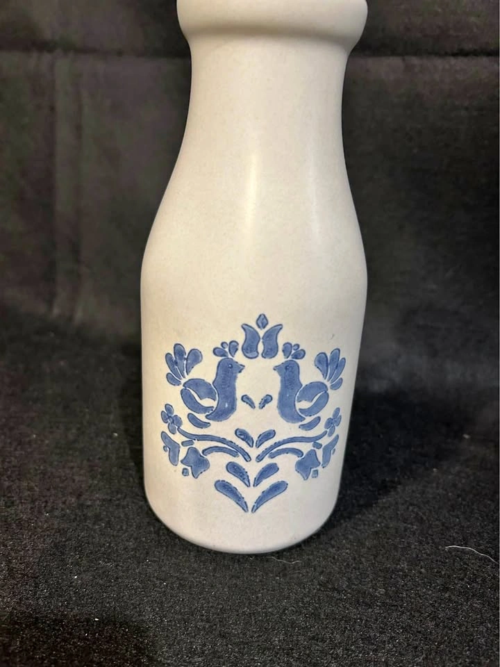 Vintage Pfaltzgraff Yorktowne Stoneware Carafe