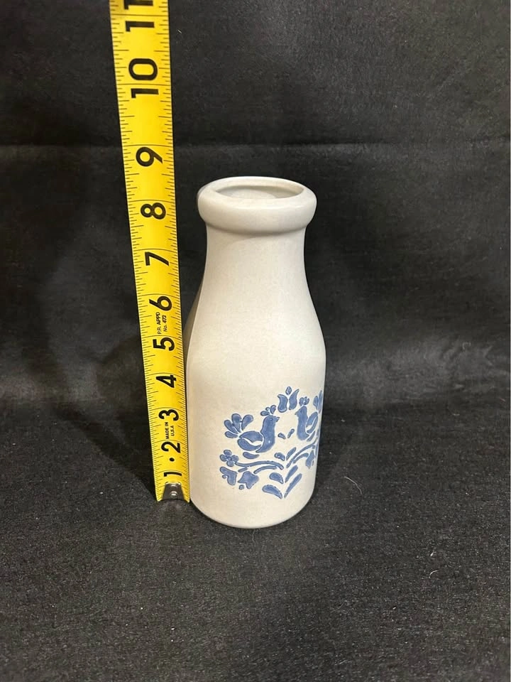 Vintage Pfaltzgraff Yorktowne Stoneware Carafe - photo 3