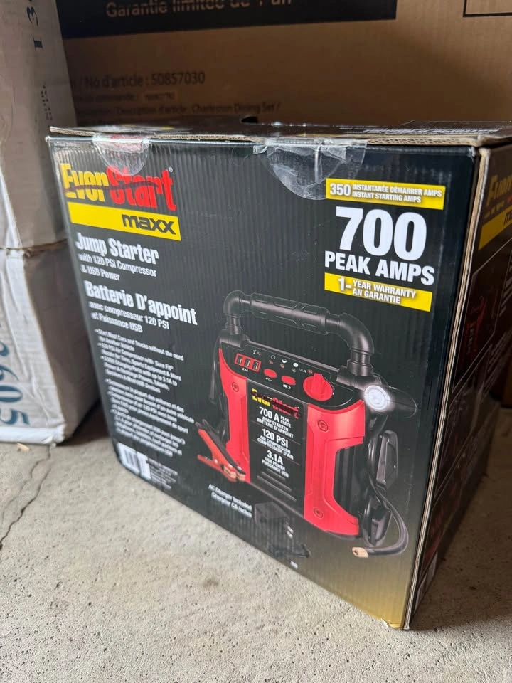 EverStart 700 Peak Amp Jump-Starter w/ Compressor & USB - photo 5