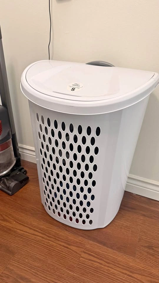 Sterilite Ultra Wheeled Hamper
