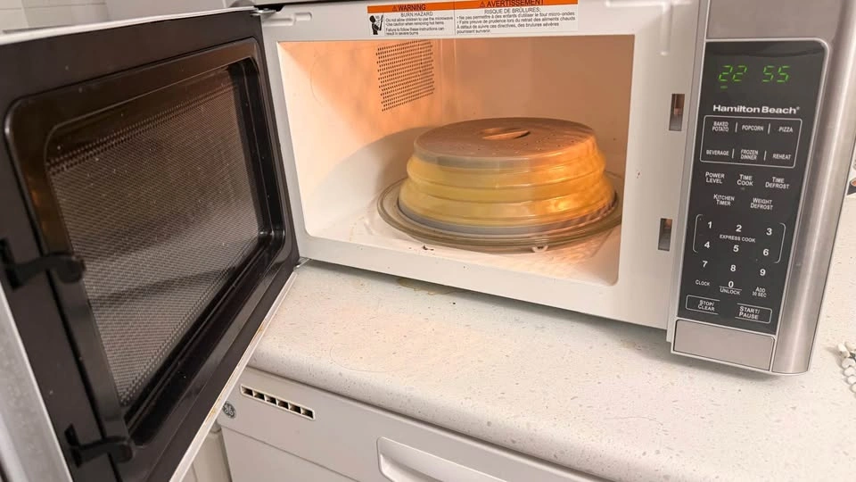 Hamilton Beach Microwave - photo 2