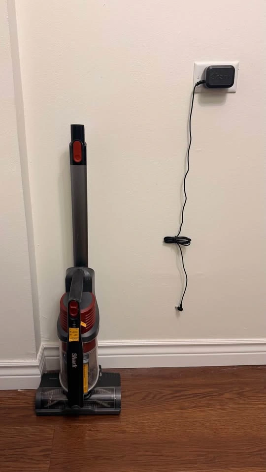 Shark Wireless Vacuum - photo 2