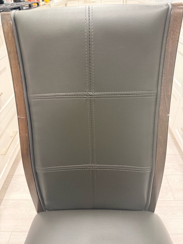 Dining Table & Chair Set (4) – Barely Used | Excellent Condition - photo 2