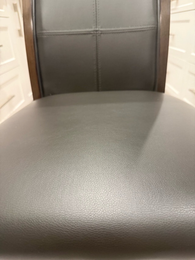 Dining Table & Chair Set (4) – Barely Used | Excellent Condition - photo 3