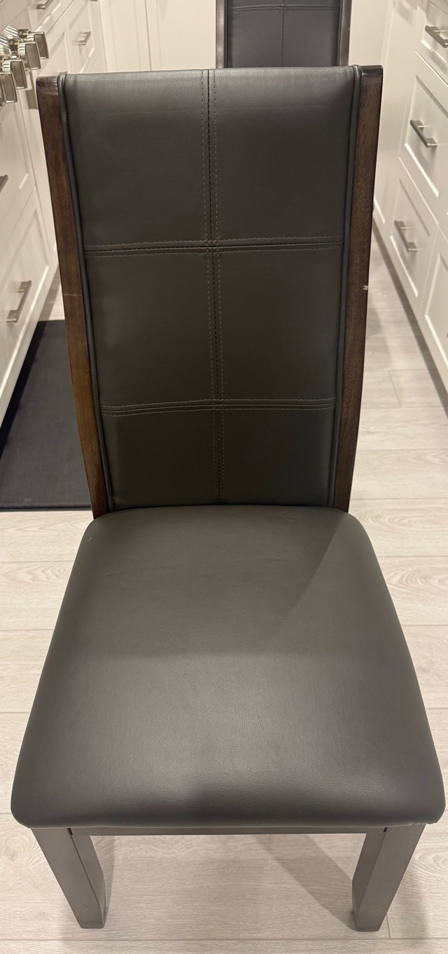 Dining Table & Chair Set (4) – Barely Used | Excellent Condition - photo 4