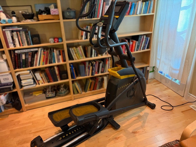 LIVESTRONG Elliptical Trainer - photo 3