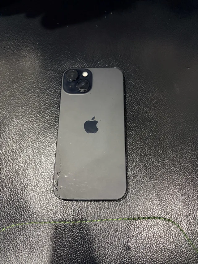 iPhone 15-small cracks image indicator(2)