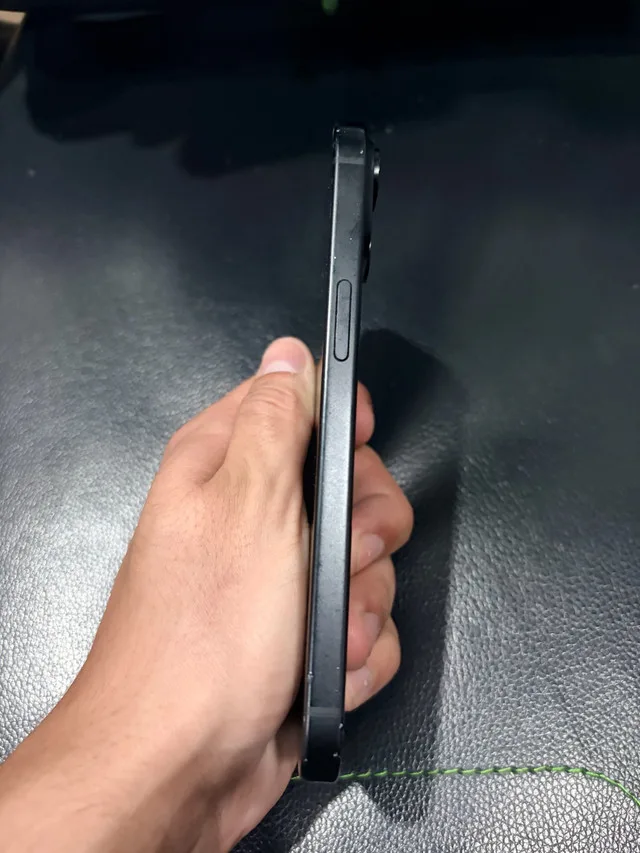 iPhone 15-small cracks image indicator(6)