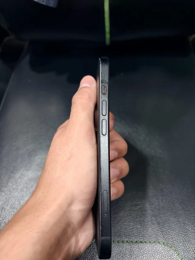 iPhone 15-small cracks image indicator(7)