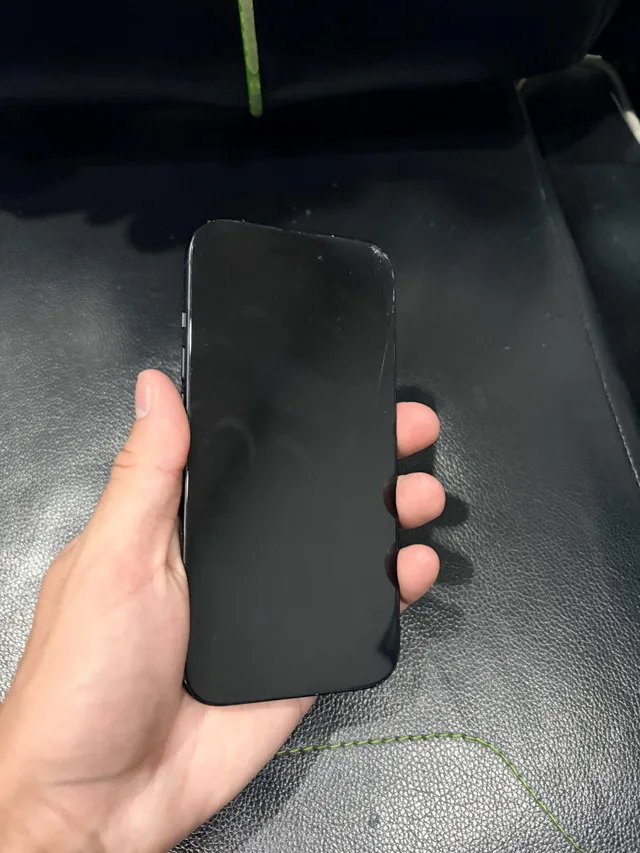 iPhone 15-small cracks image indicator(8)