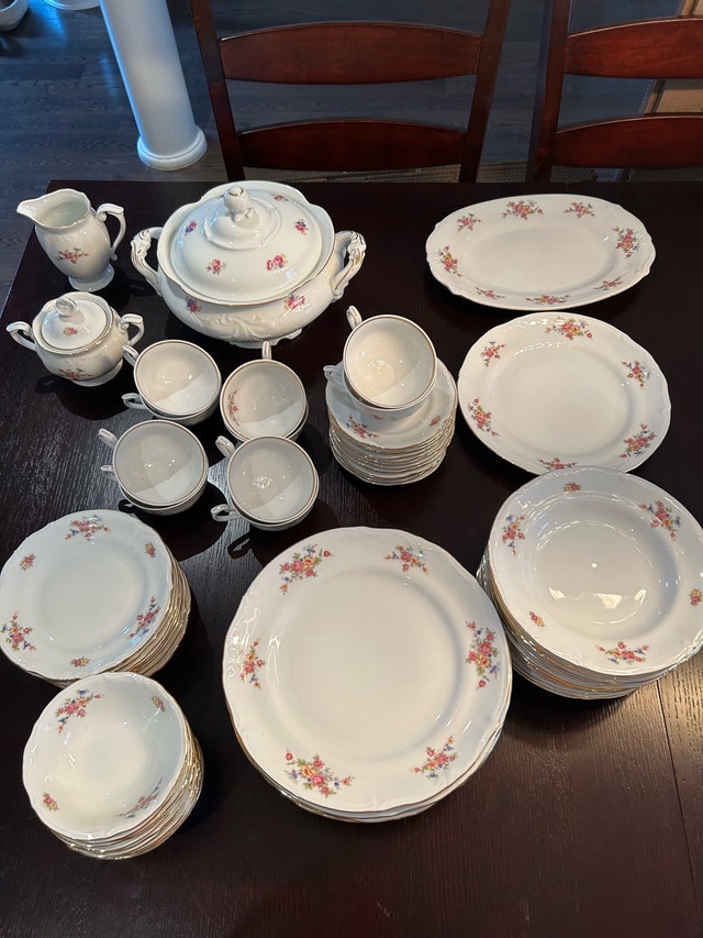 Chodziez Dinnerware Set