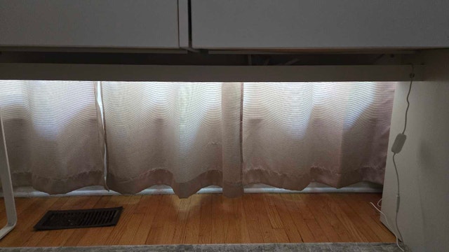 IKEA Micke Desk - photo 2