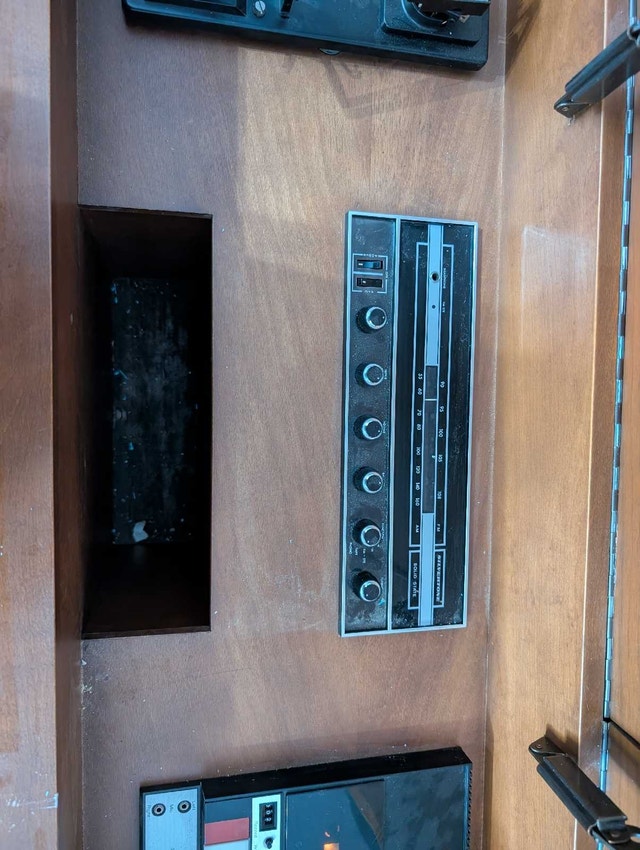 Electrohome Stereo Console with Garrard Turntable - photo 4