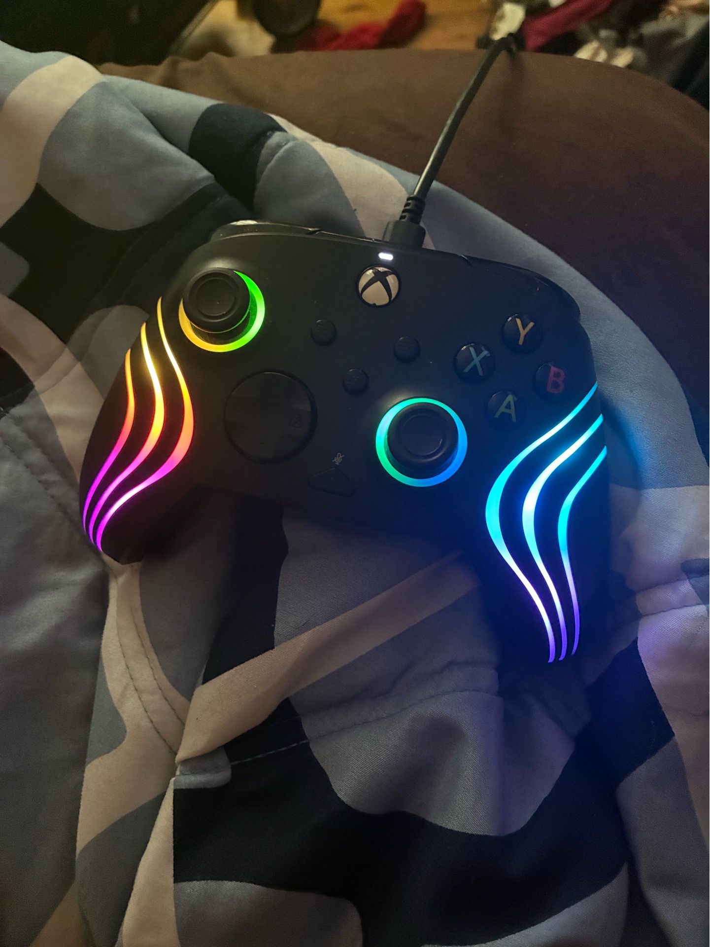 Xbox One S 1TB Bundle – RGB Controller, HDMI & Power Cable Inclu - photo 5