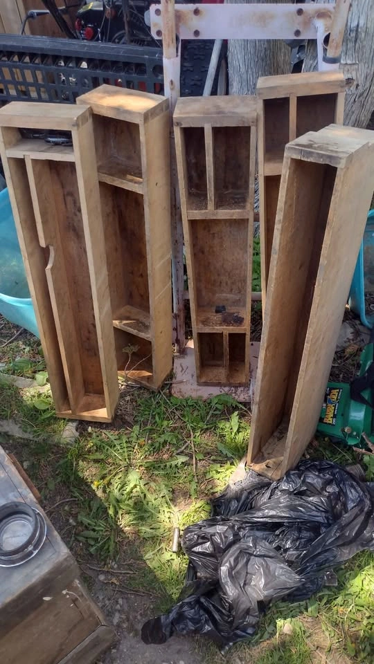 Old wooden tool box - photo 2