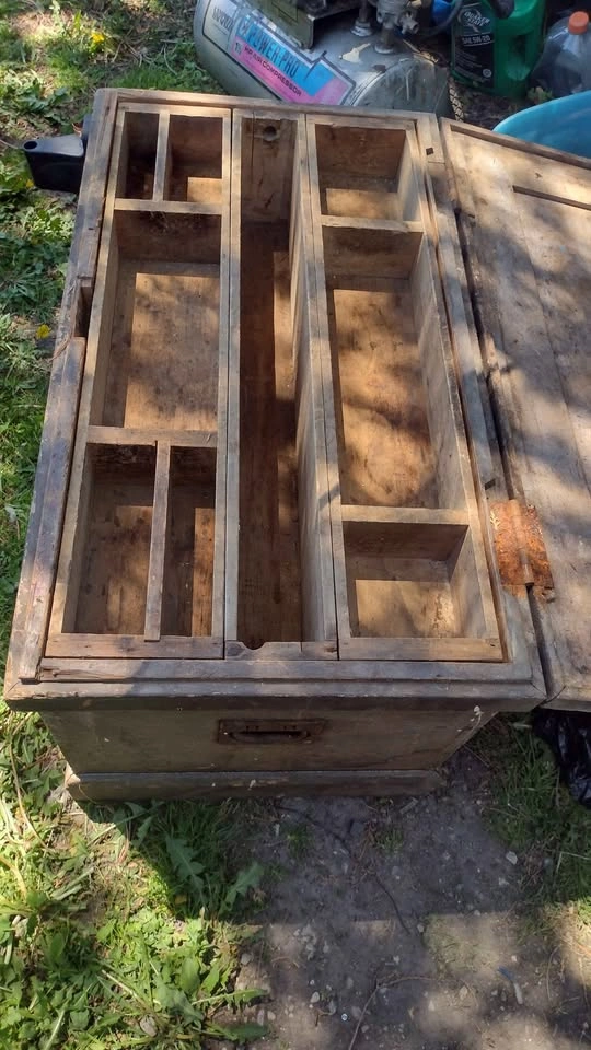 Old wooden tool box - photo 4