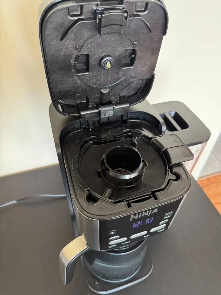 Ninja 12-Cup Programmable Coffee Maker - Excellent Condition - photo 5