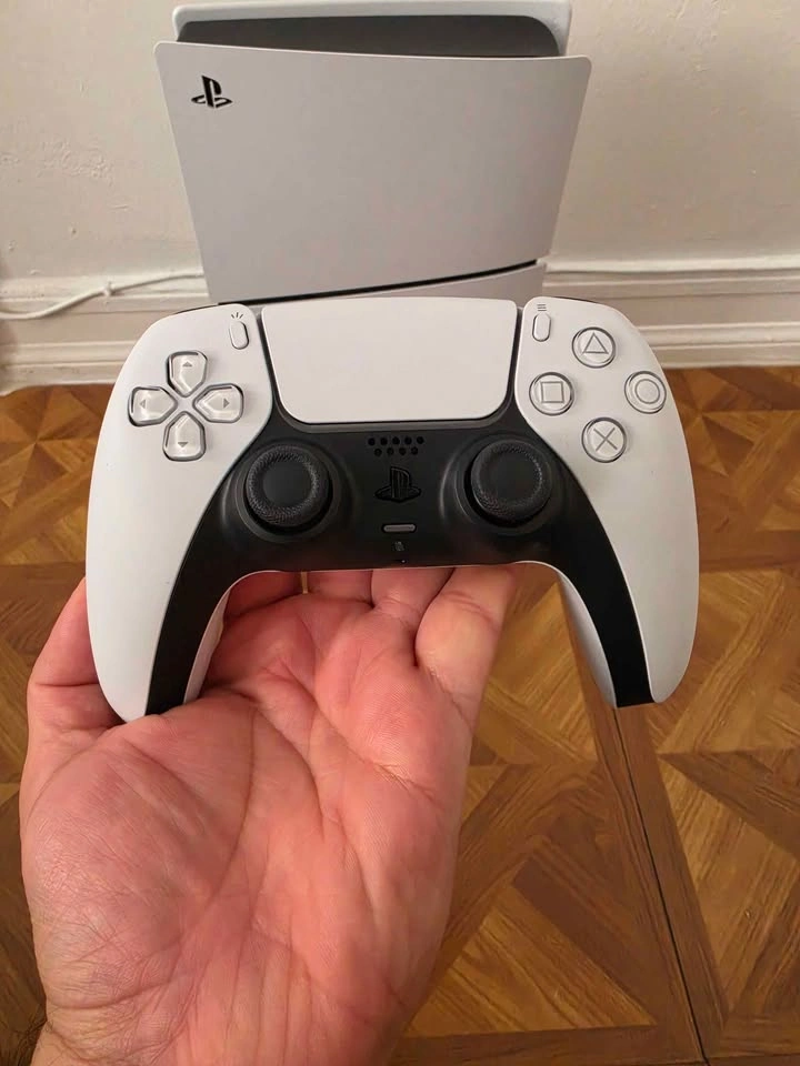 PS5 825GB | 2 games | 1 control - photo 2