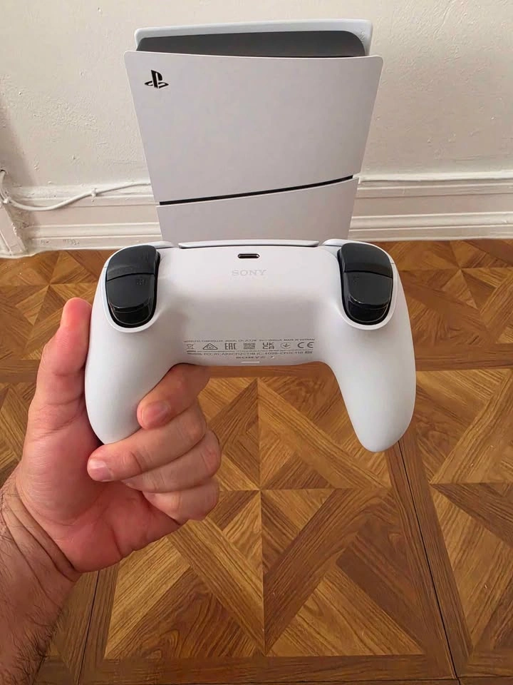PS5 825GB | 2 games | 1 control - photo 3