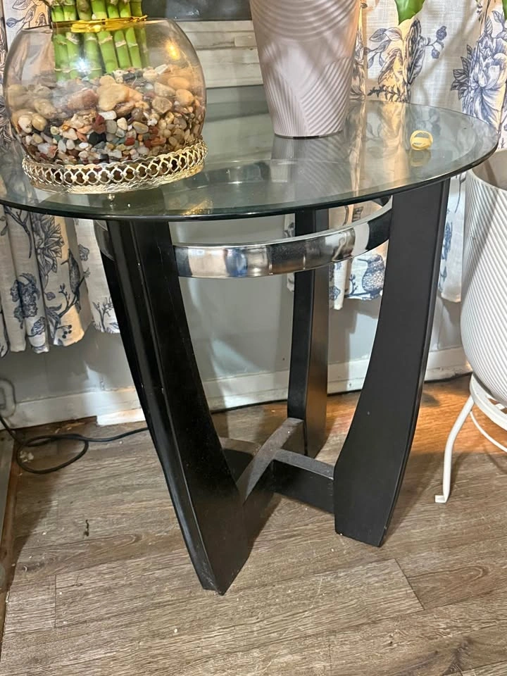 2 side tables round
