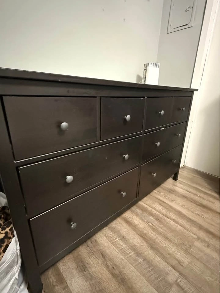 8 drawers dresser- very spacious - photo 3