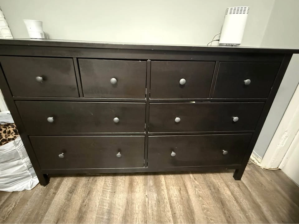 8 drawers dresser- very spacious - photo 4