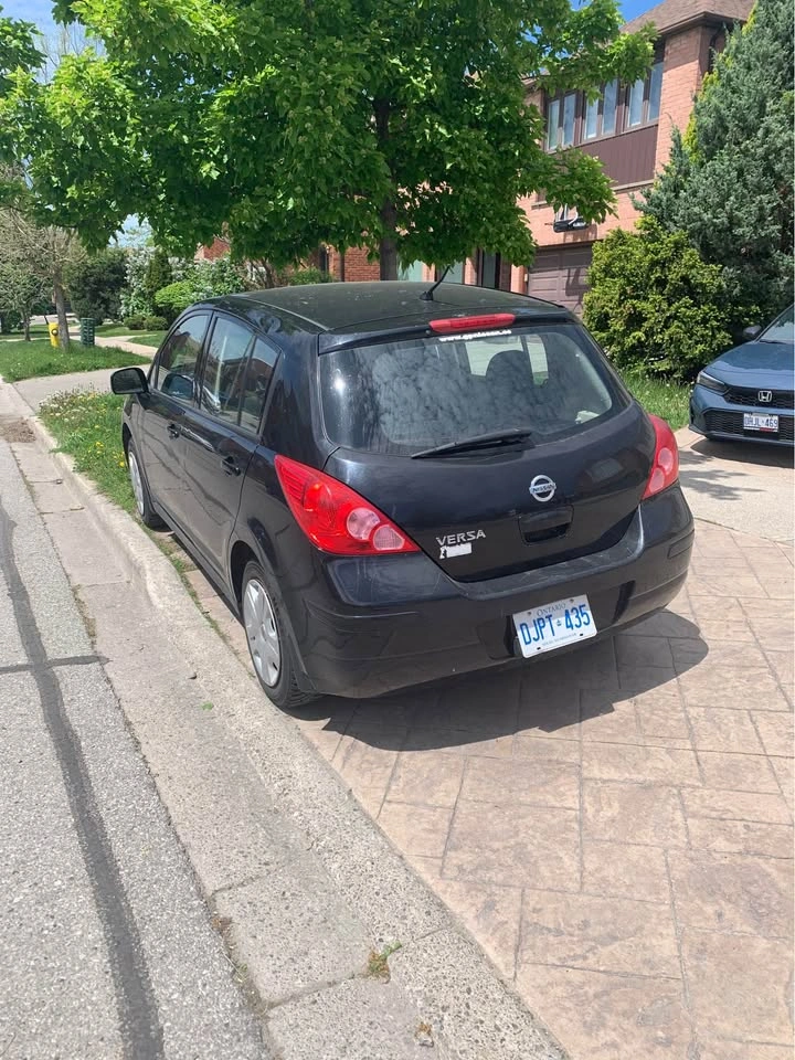 2011 Nissan Versa - photo 2