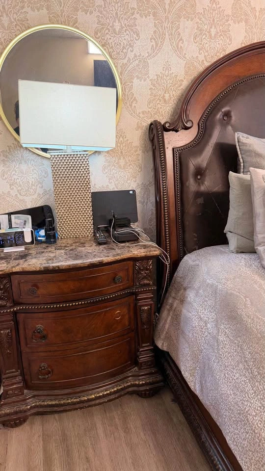 King bedroom set - photo 2