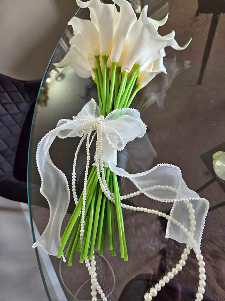 Bridal Calla Lily Bouquet. thumbnail