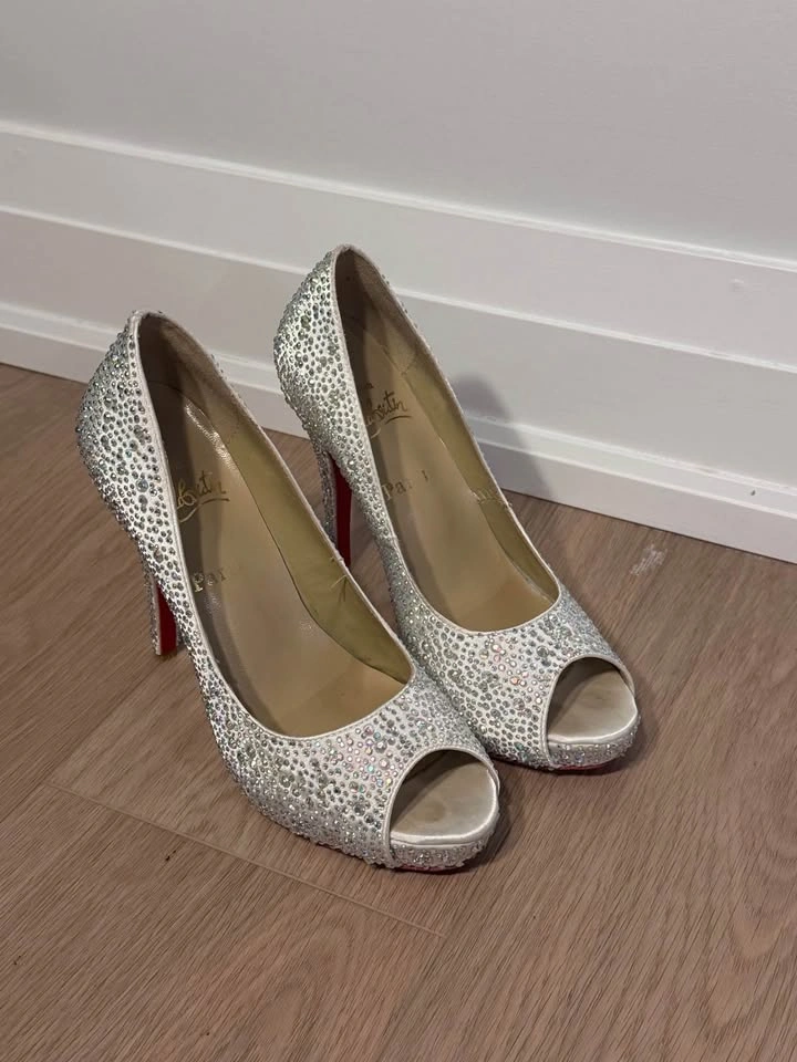 Louboutin Heels Size 6.5 - photo 2
