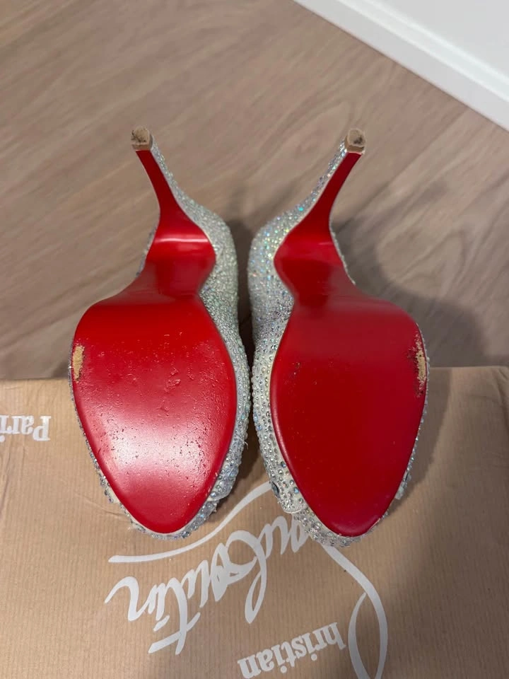 Louboutin Heels Size 6.5 - photo 3