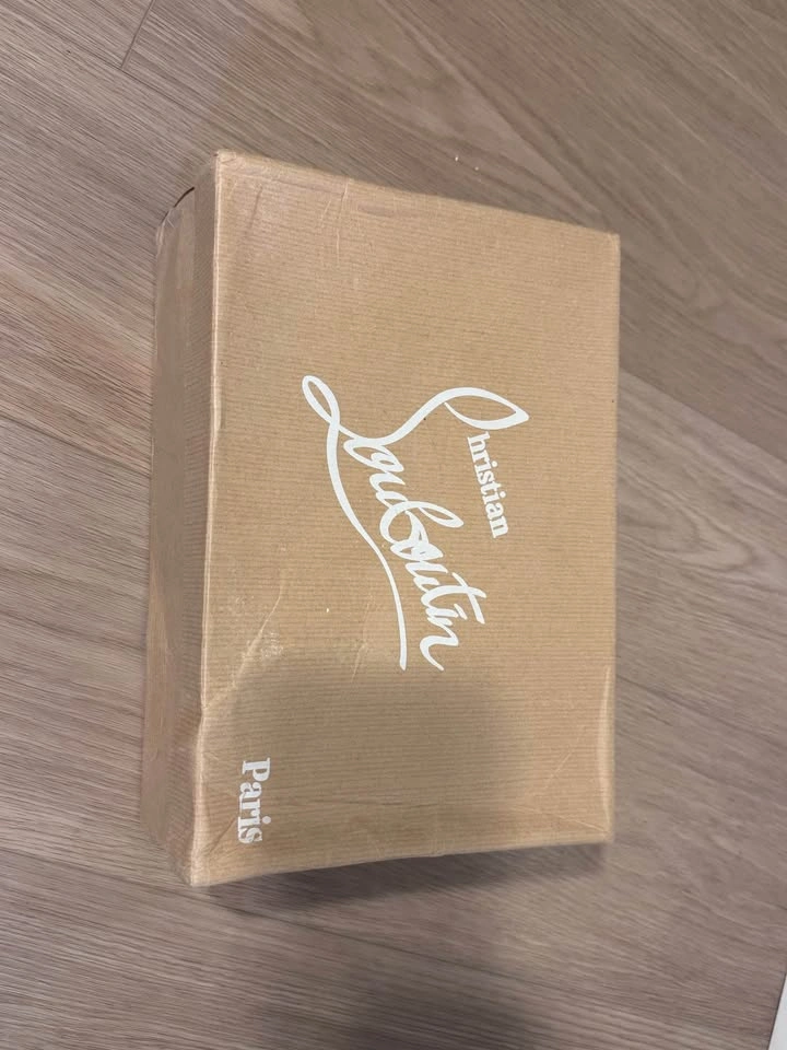 Louboutin Heels Size 6.5 - photo 5