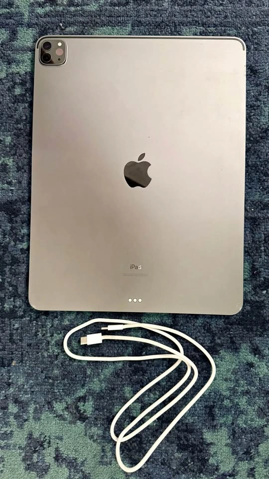 Apple iPad Pro 12.9” (4th Gen) – 128GB – Original Box & Charger - photo 3