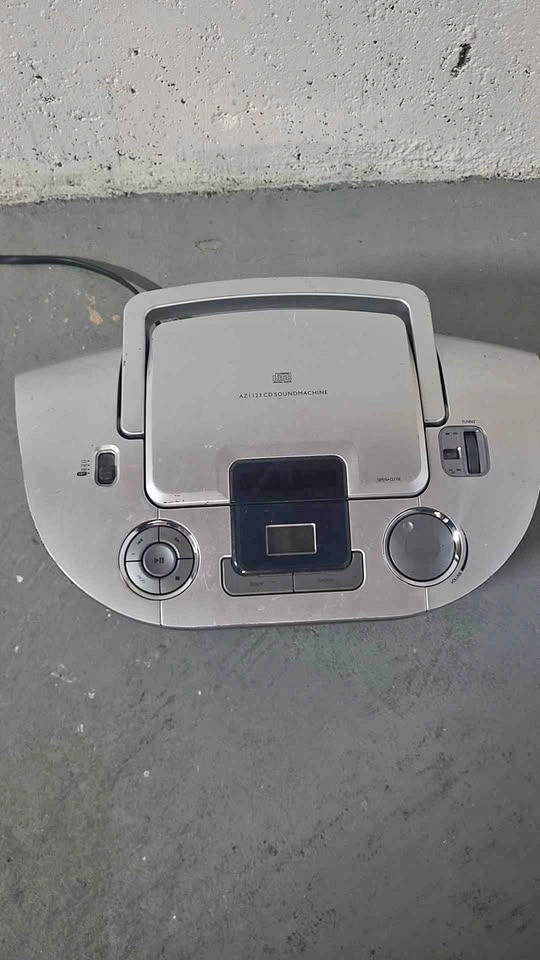 GREAT QUALITY RADIO!!!! Great Price Ready to Use