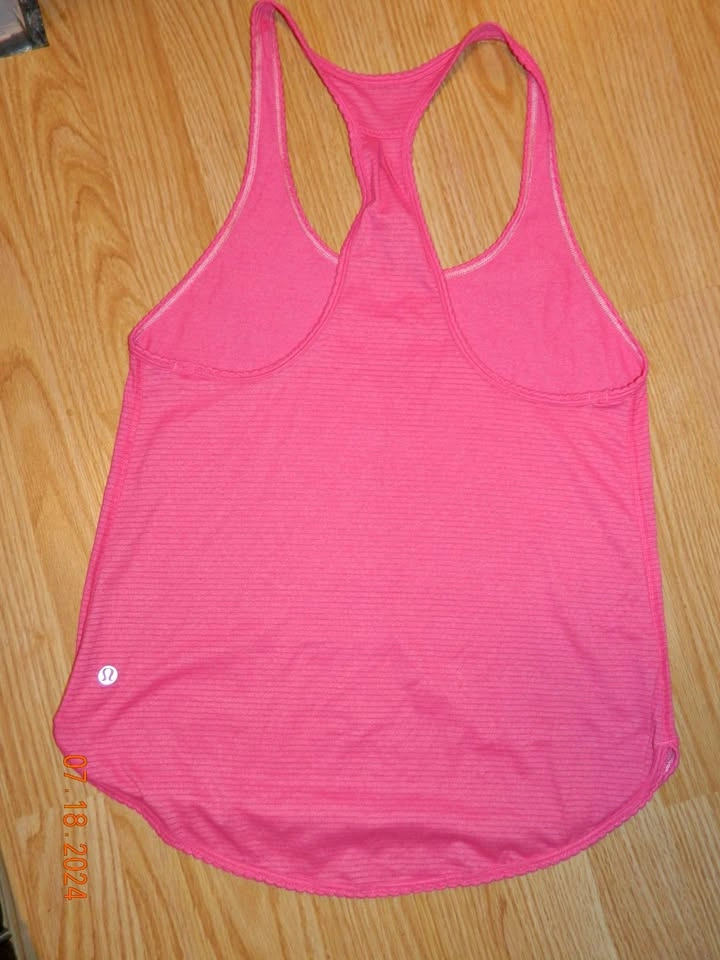 LULULEMON 105F SINGLET size 4...EUC