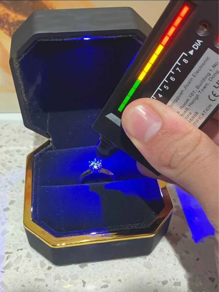 VVS1 Engagement Ring