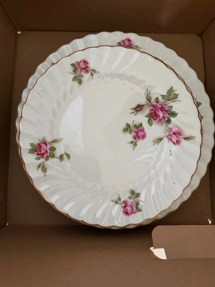 Vintage Rose Pattern China Plate Set - photo 2