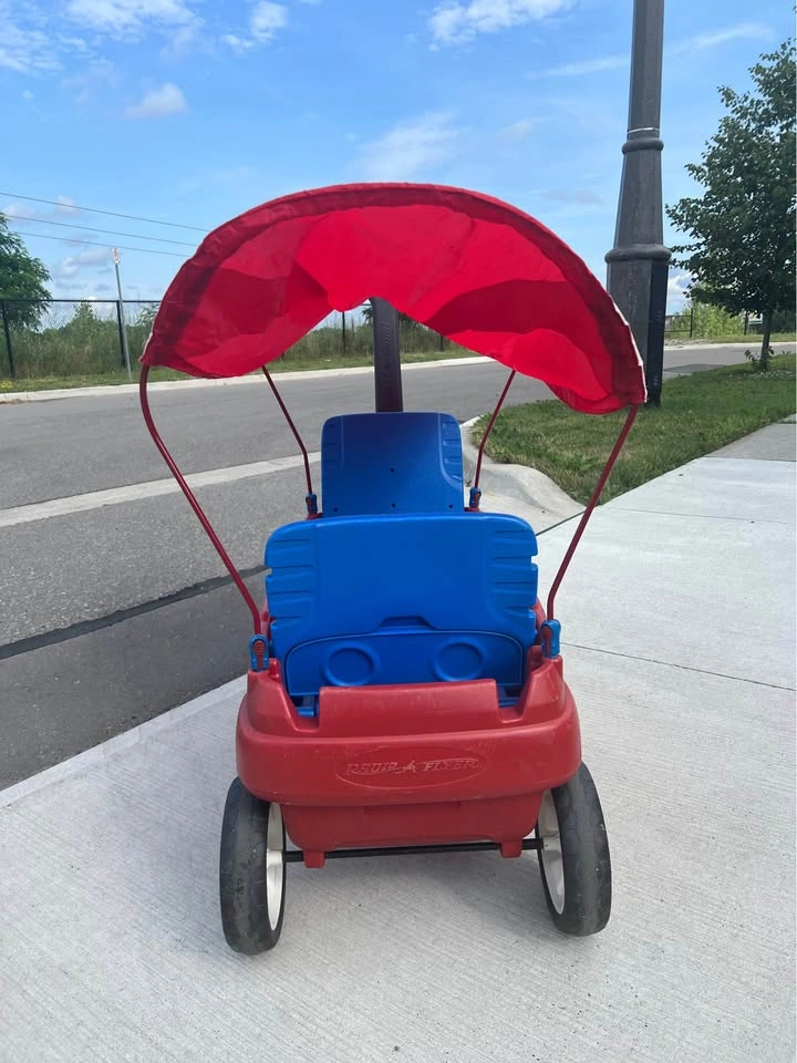 Radio Flyer Wagon w/ Canopy - photo 2