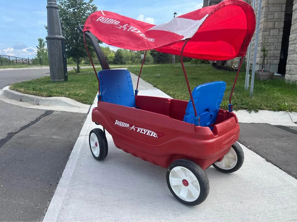 Radio Flyer Wagon w/ Canopy - photo 3