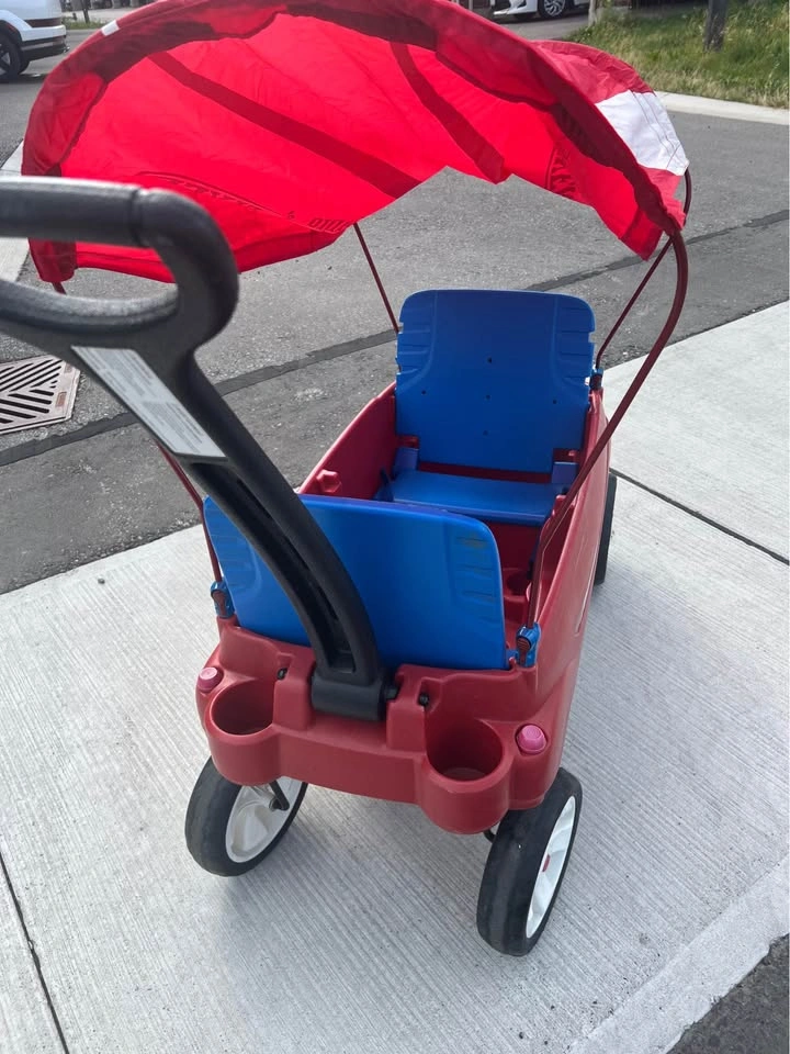 Radio Flyer Wagon w/ Canopy - photo 4