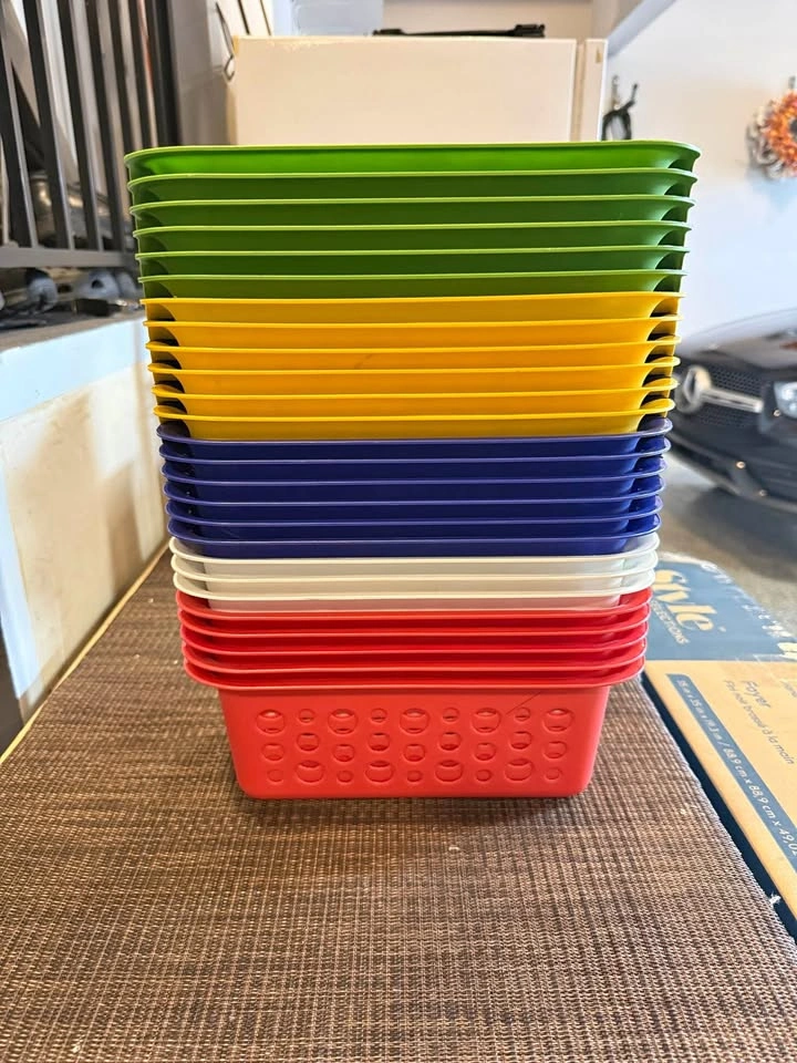 26 Plastic Baskets