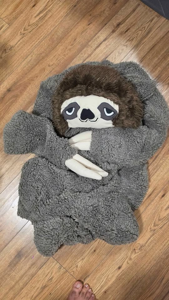 Brand New Sloth Plush Onesie / Hooded Bodysuit - Size Large - photo 2