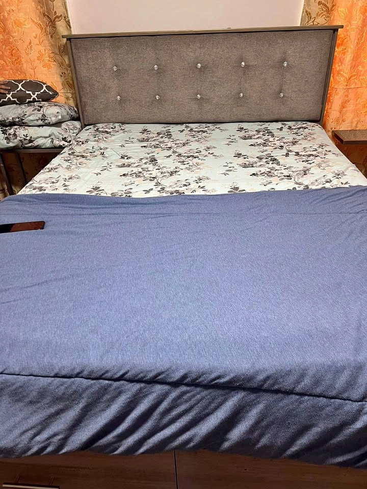 Queen size bed with mattress