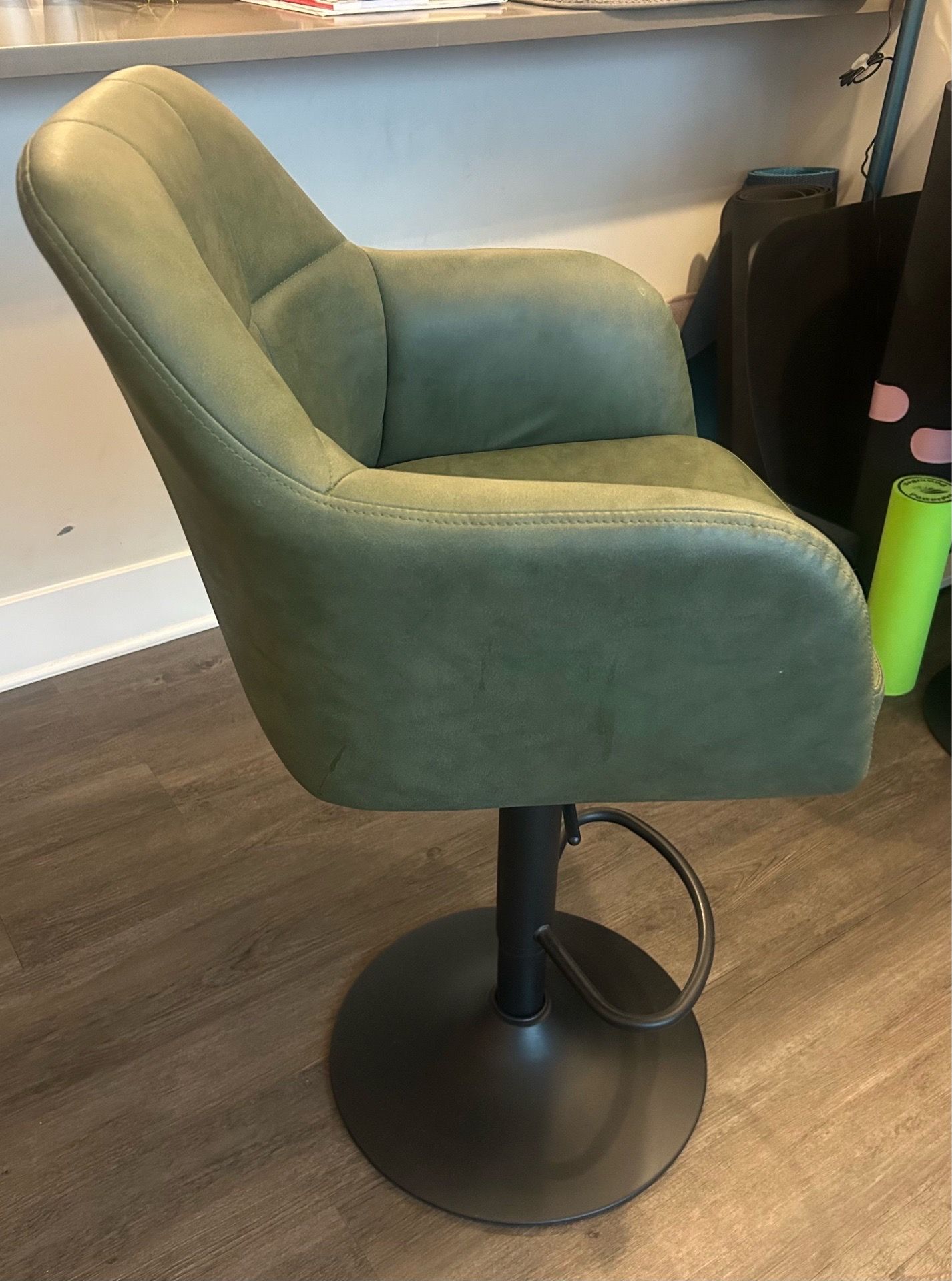 Adjustable height green swivel stool - photo 2