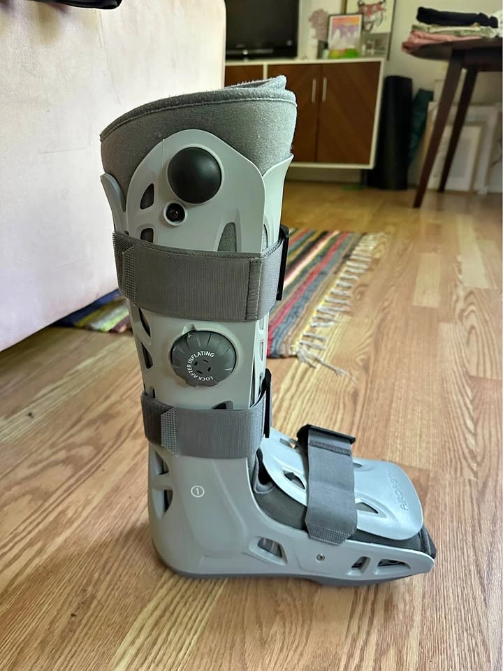 Walking boot, large