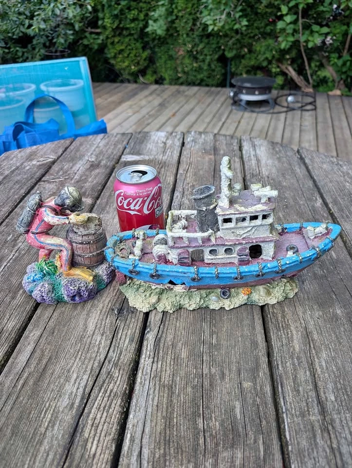 Aquarium Decorations. Diver and Sunken Ship